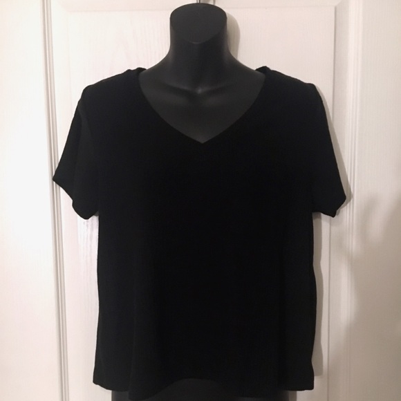 Charlotte Russe Tops - 🍄 Boxy V-neck